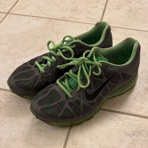 Men’s Nike Airmax Green and Gray Athletic Shoes